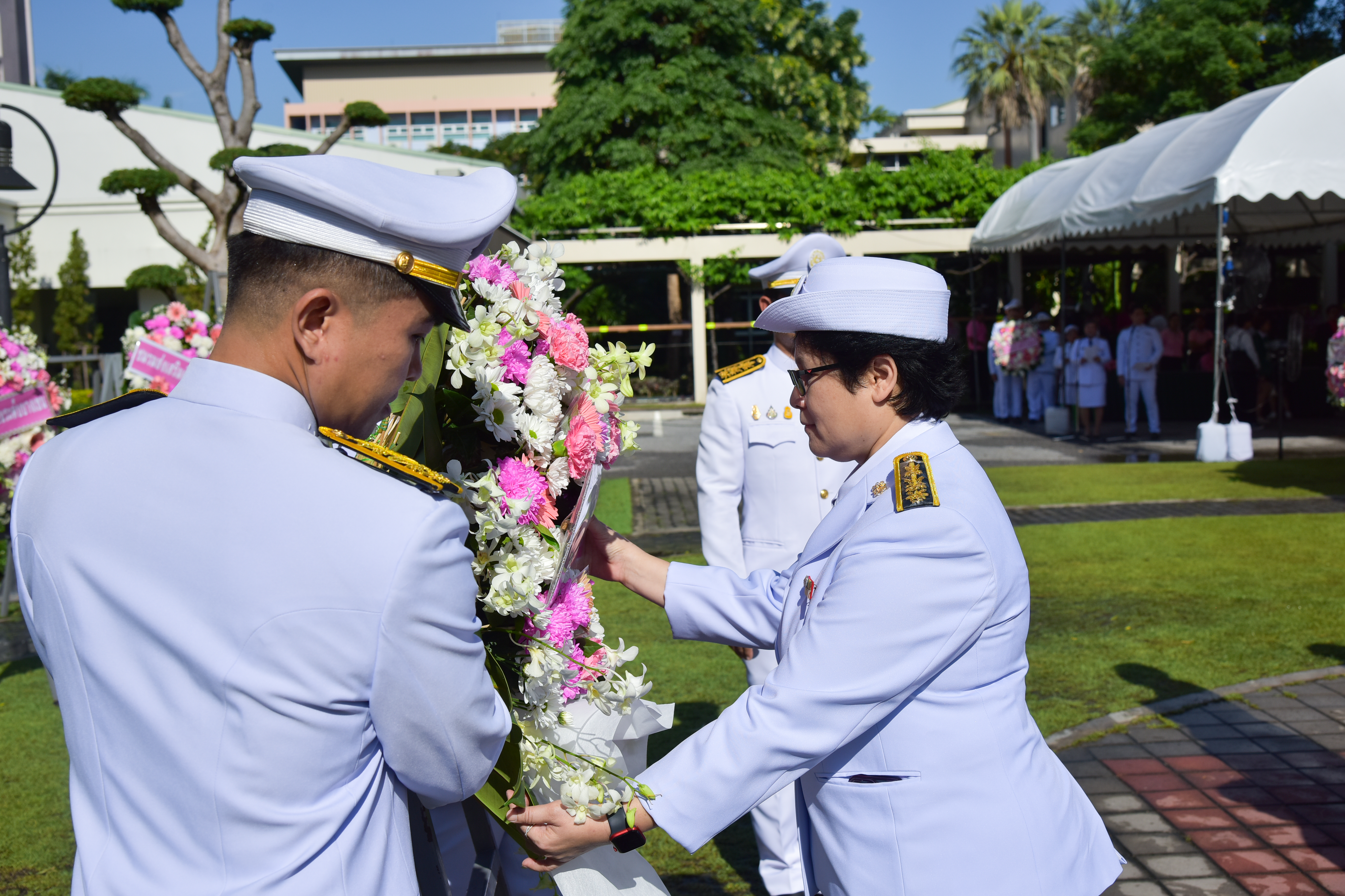 พิธีวางพวงมาลาถวายราชสักการะ พระบรมราชานุสาวรีย์พระบาทสมเด็จพระจุลจอมเกล้าเจ้าอยู่หัว รัชกาลที่ 5