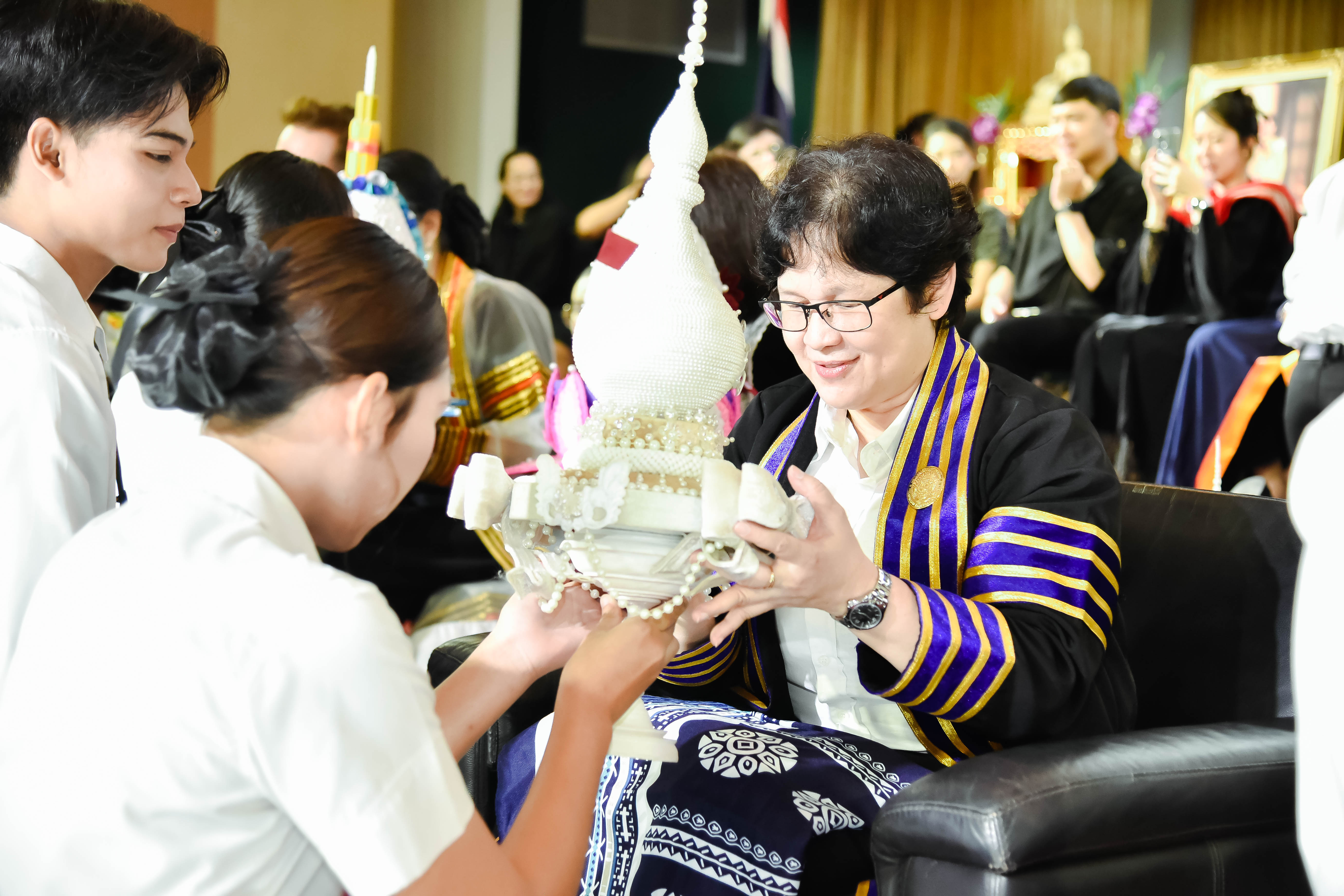 พิธีไหว้ครู ประทีปส่องหล้า นำปัญญา น้อมบูชาครู
