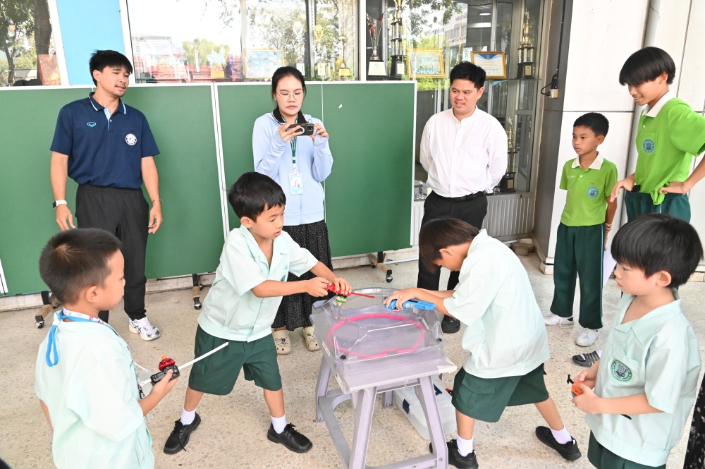 ภาพบรรยากาศการเเข่งขันกีฬาสีสัมพันธ์ ปีการศึกษา 2568 (กีฬา "เบย์เบลด" (Beyblade) ป.1-3)