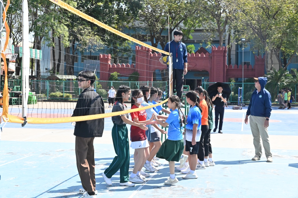 ภาพบรรยากาศการเเข่งขันกีฬาสีสัมพันธ์ ปีการศึกษา 2568 (กีฬาวอลเลย์บอล ประเภททีมหญิง ชั้น ป.4-6)