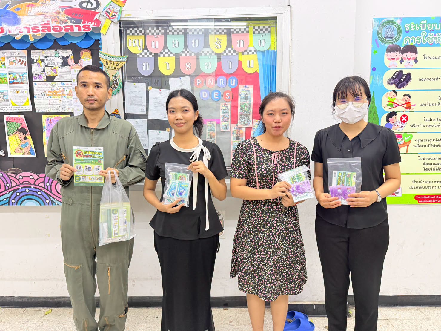 โรงเรียนประถมสาธิต มหาวิทยาลัยราชภัฏพระนคร ดำเนินการฉีดพ่นสารกำจัดยุงลาย เพื่อสร้างสภาพแวดล้อมที่ปลอดภัยแก่นักเรียน