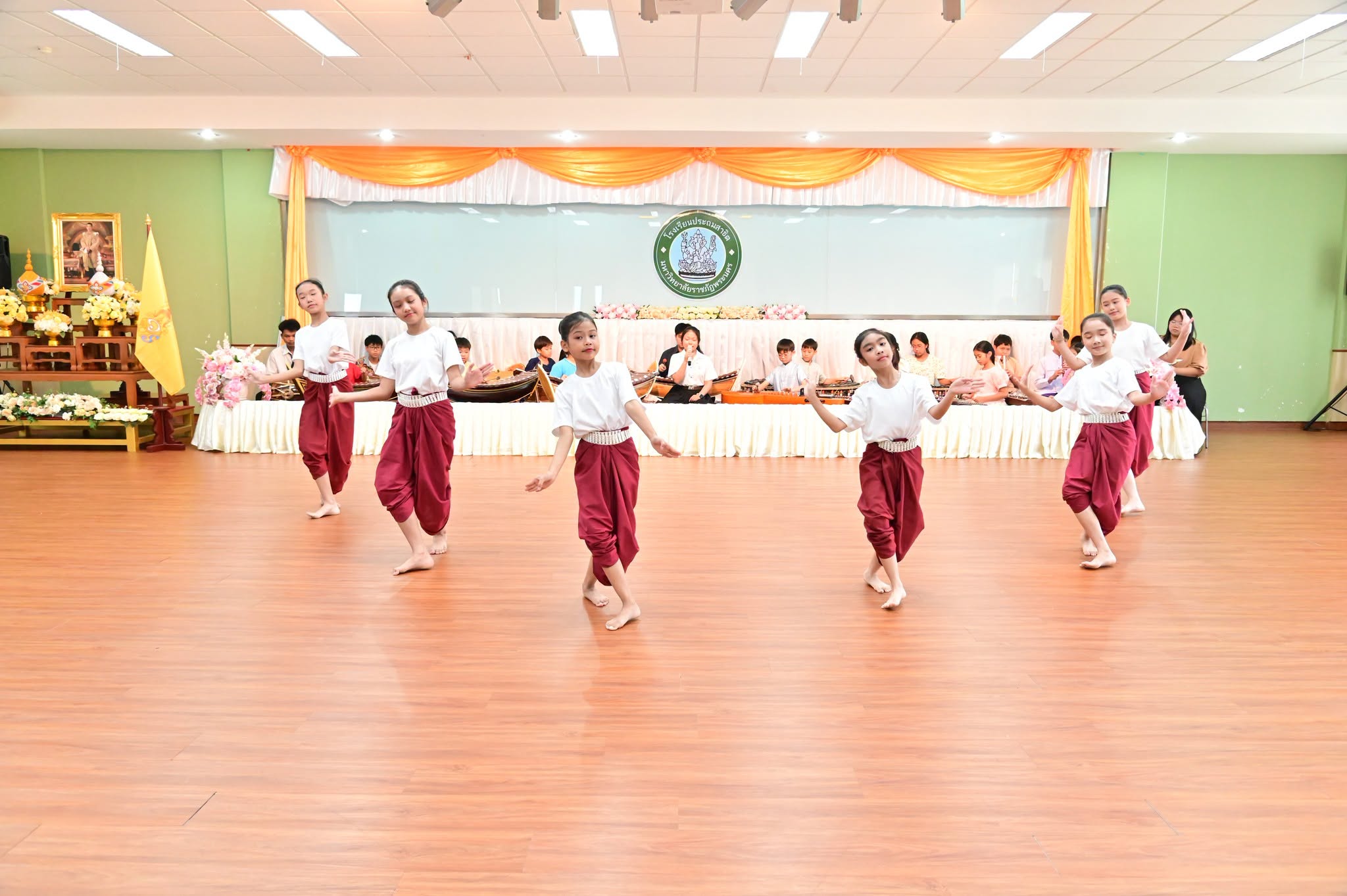 บรรยากาศการบันทึกการเเสดงราชภักดิ์น้อมเกล้าฯ ถวายพระพร