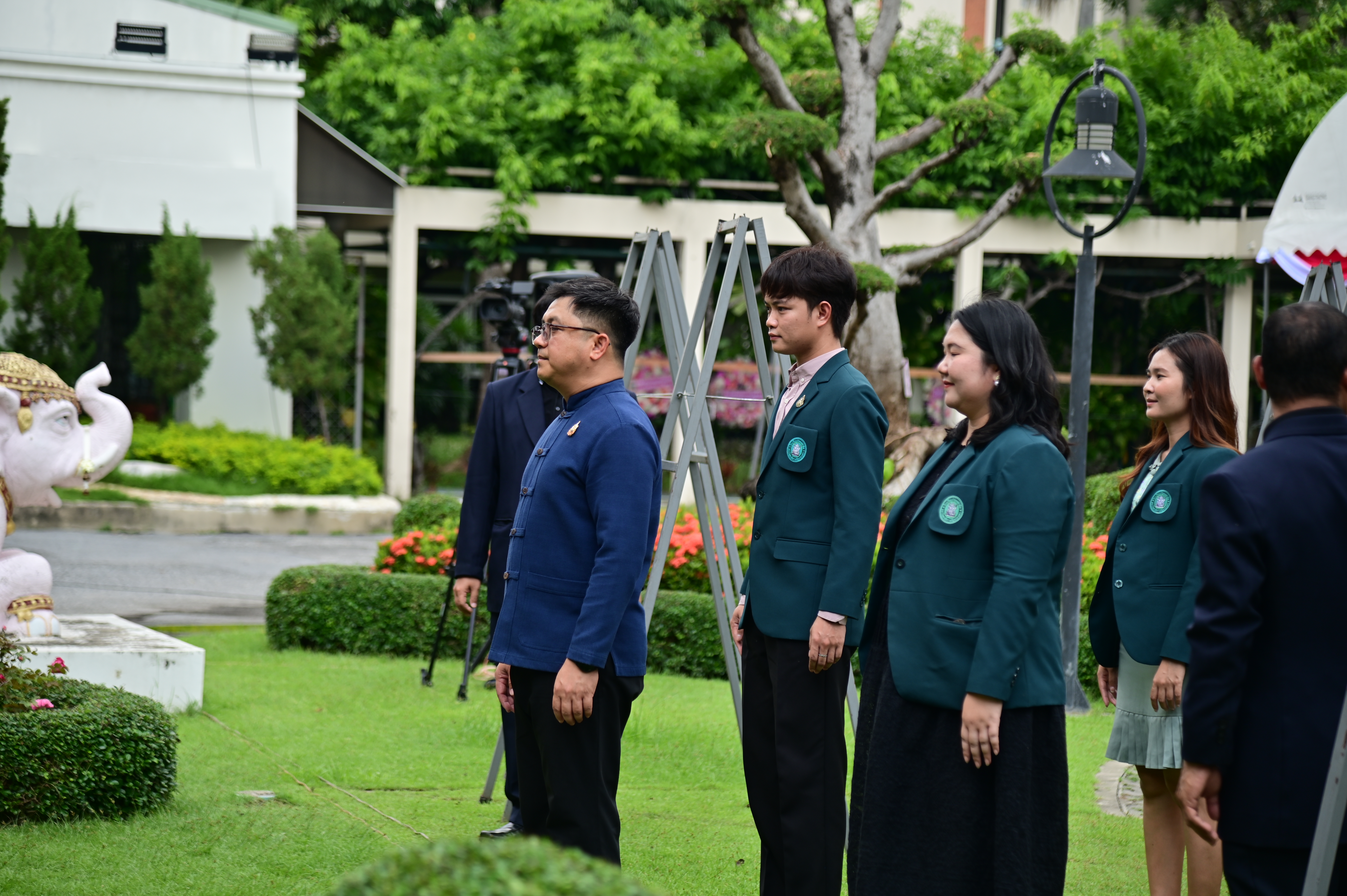 พิธีวางพวงมาลาถวายราชสักการะ พระบรมราชานุสาวรีย์พระบาทสมเด็จพระจุลจอมเกล้าเจ้าอยู่หัว ณ ลานพระบรมราชานุสาวรีย์ รัชกาลที่ 5